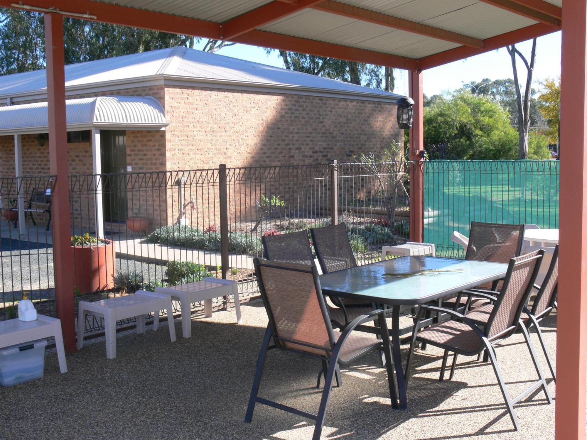 Settlement Motor Inn Deniliquin Exterior photo