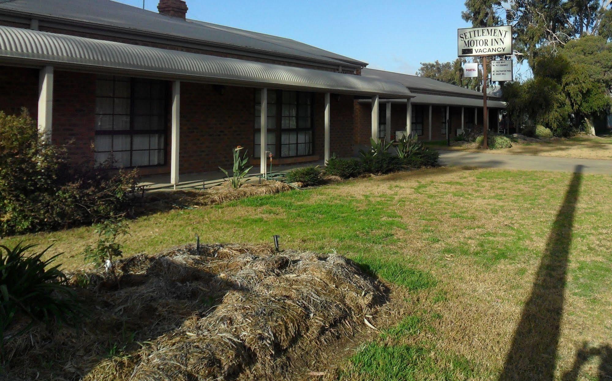 Settlement Motor Inn Deniliquin Exterior photo