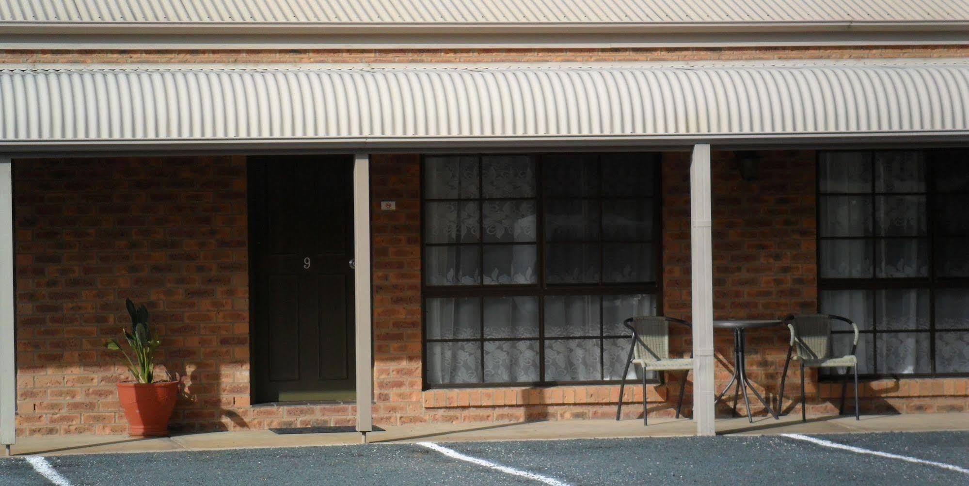 Settlement Motor Inn Deniliquin Exterior photo