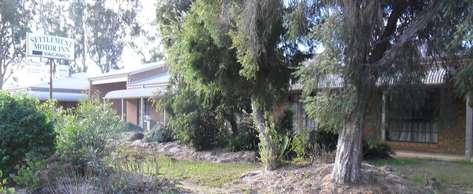 Settlement Motor Inn Deniliquin Exterior photo