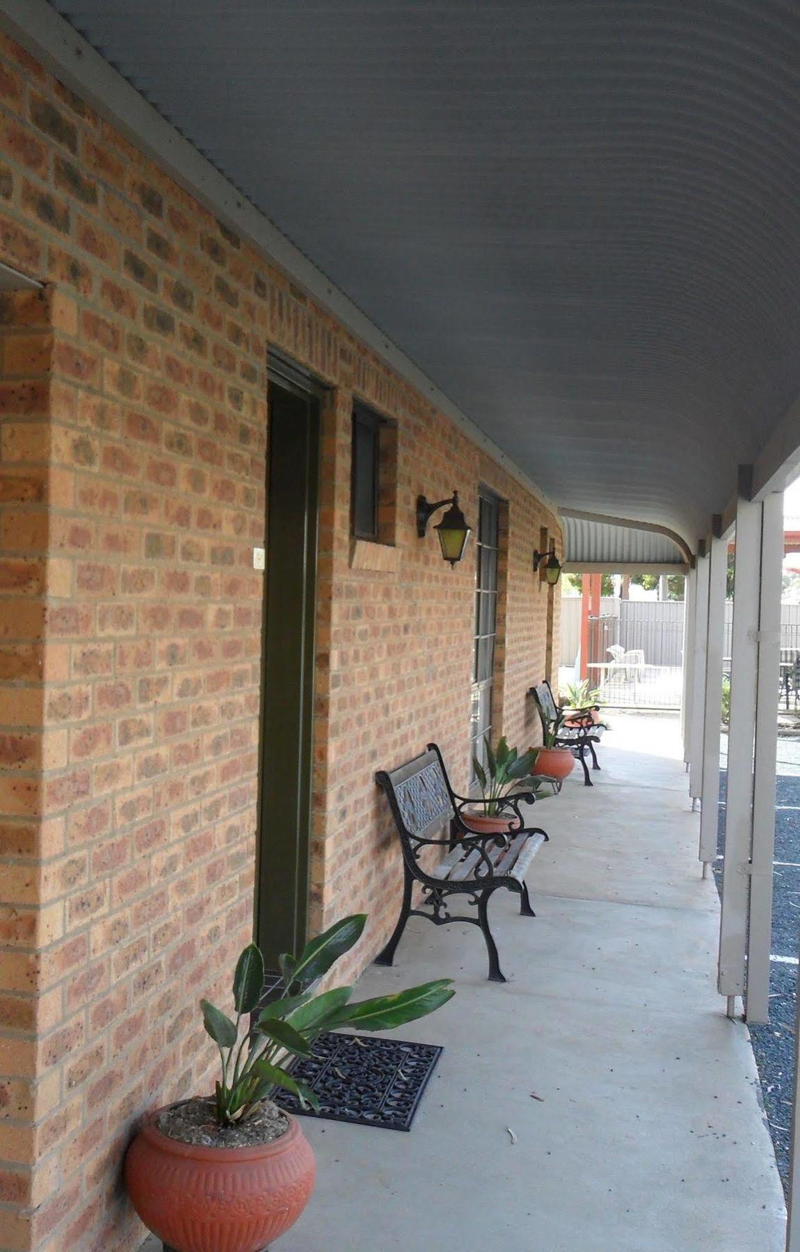 Settlement Motor Inn Deniliquin Exterior photo